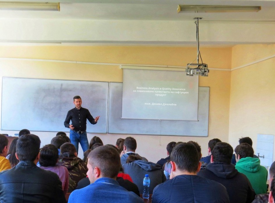 Eдин от водещите лектори в Advance Academy с презентация пред ТУ-Варна