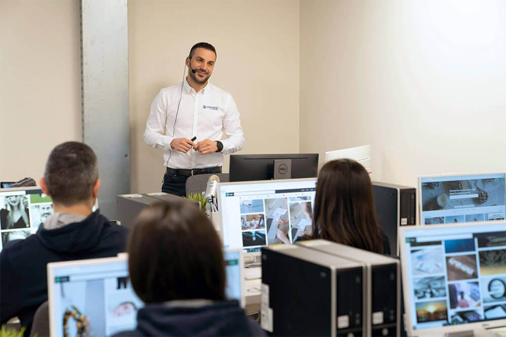 Възрастни: Снимка 3