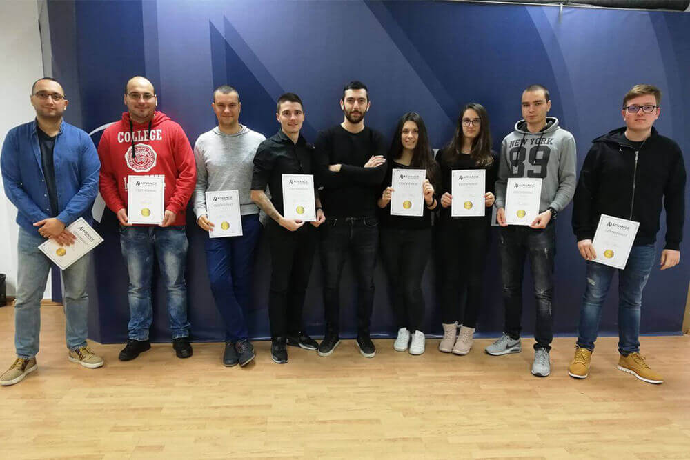 Възрастни: Снимка 6