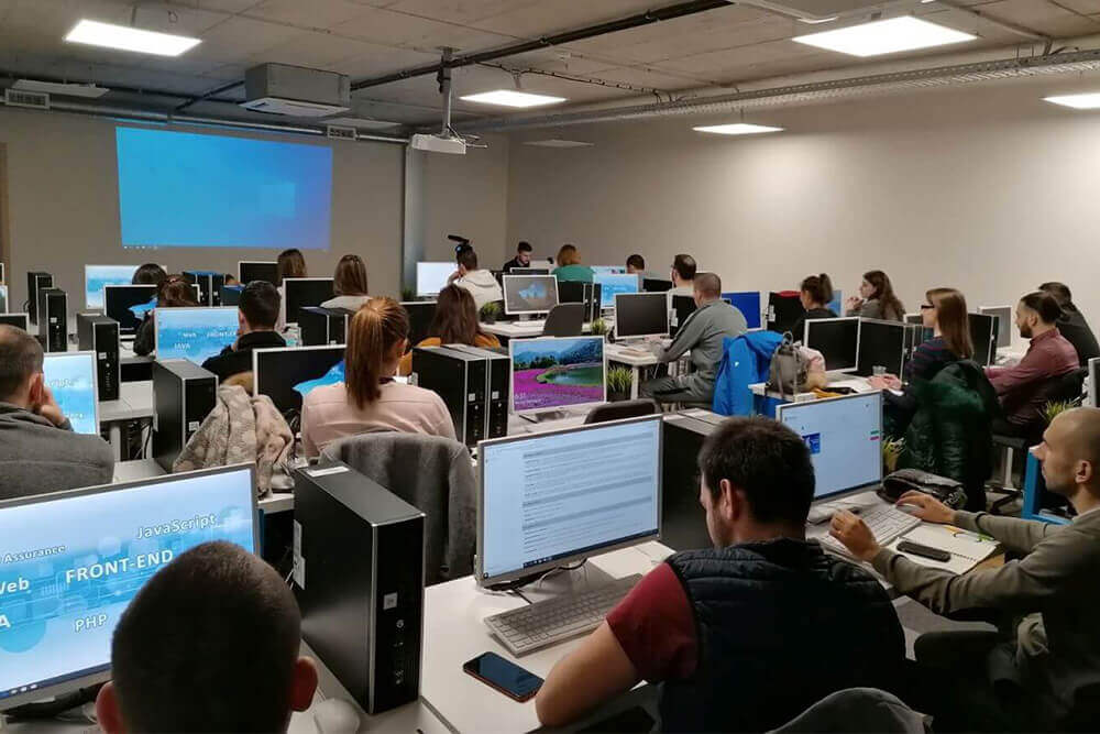 Възрастни: Снимка 8